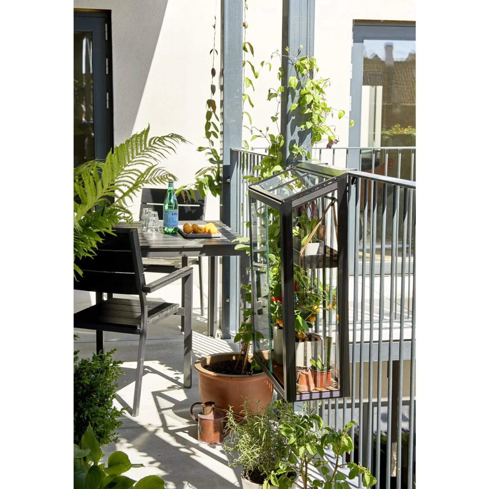 Juliana Vægdrivhuse > URBAN BALCONY VÆGDRIVHUS 4 MM HÆRDET GLAS HELE BANER SORT 0,16 M²