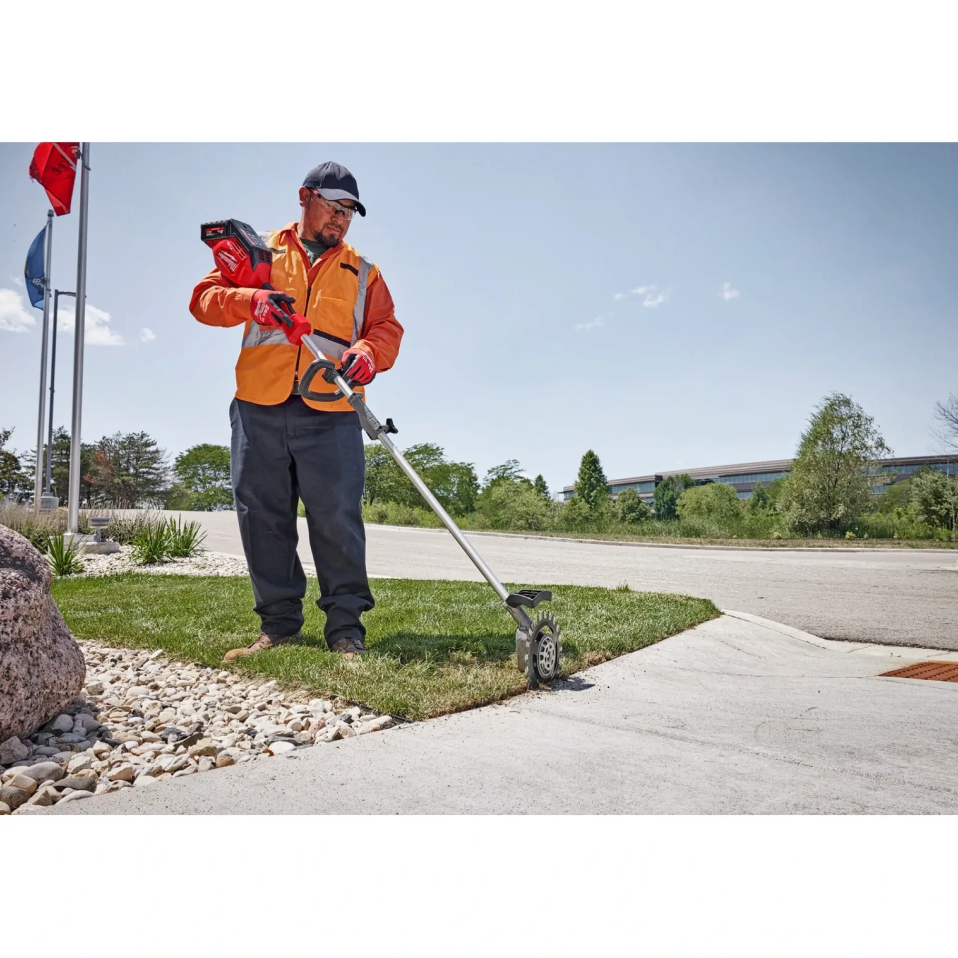 MILWAUKEE Græstrimmere > M18 FOPH-RA TRIMMERSAKSFORSATS 23CM 18V UDEN BATTERI OG LADER