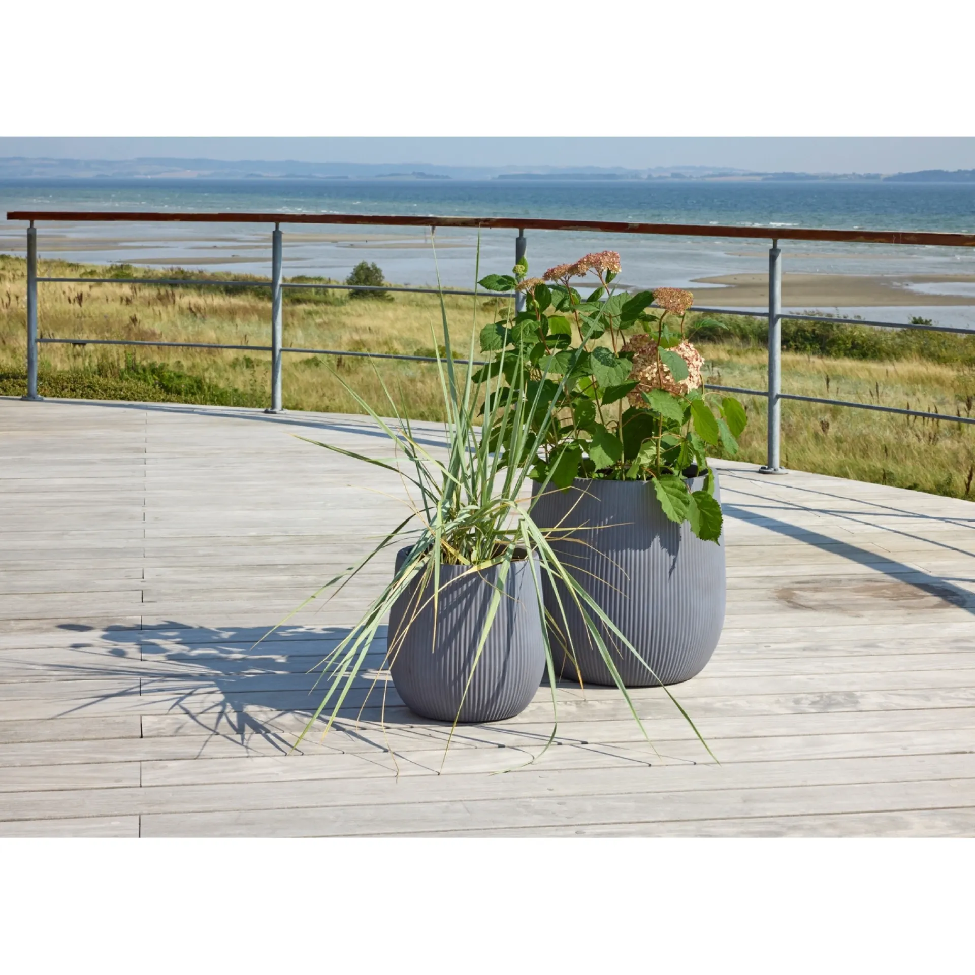 Outrium Havekrukker > ELLA HAVEKRUKKE FIBERCEMENT ANTRACIT Ø57XH57CM