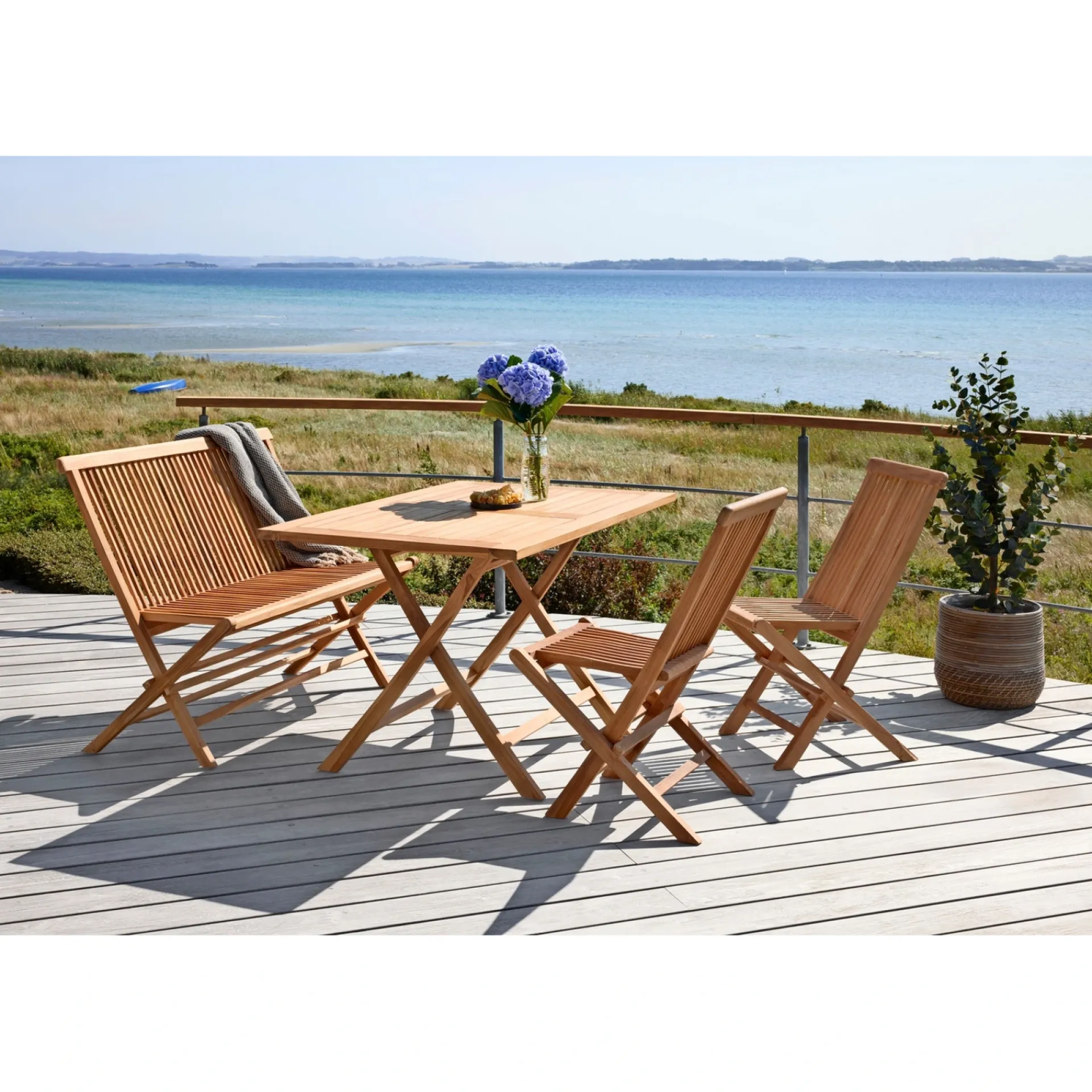 Outrium Havemøbelsæt > JAVA/SYROS BORD + 2 STOLE + BÆNK HAVEMØBELSÆT TEAK
