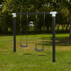 Plus Legetårne > GYNGESTATIV SORT NÅLETRÆ