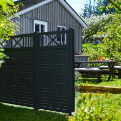 Plus Træhegn > NOSTALGI HEGN FUNGICIDBEHANDLET & GRUNDMALET 2 GANGE SORT 180 X 180 CM