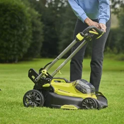 Ryobi Plæneklippere > PLÆNEKLIPPER AKKU 18V MED BATTERI OG LADER