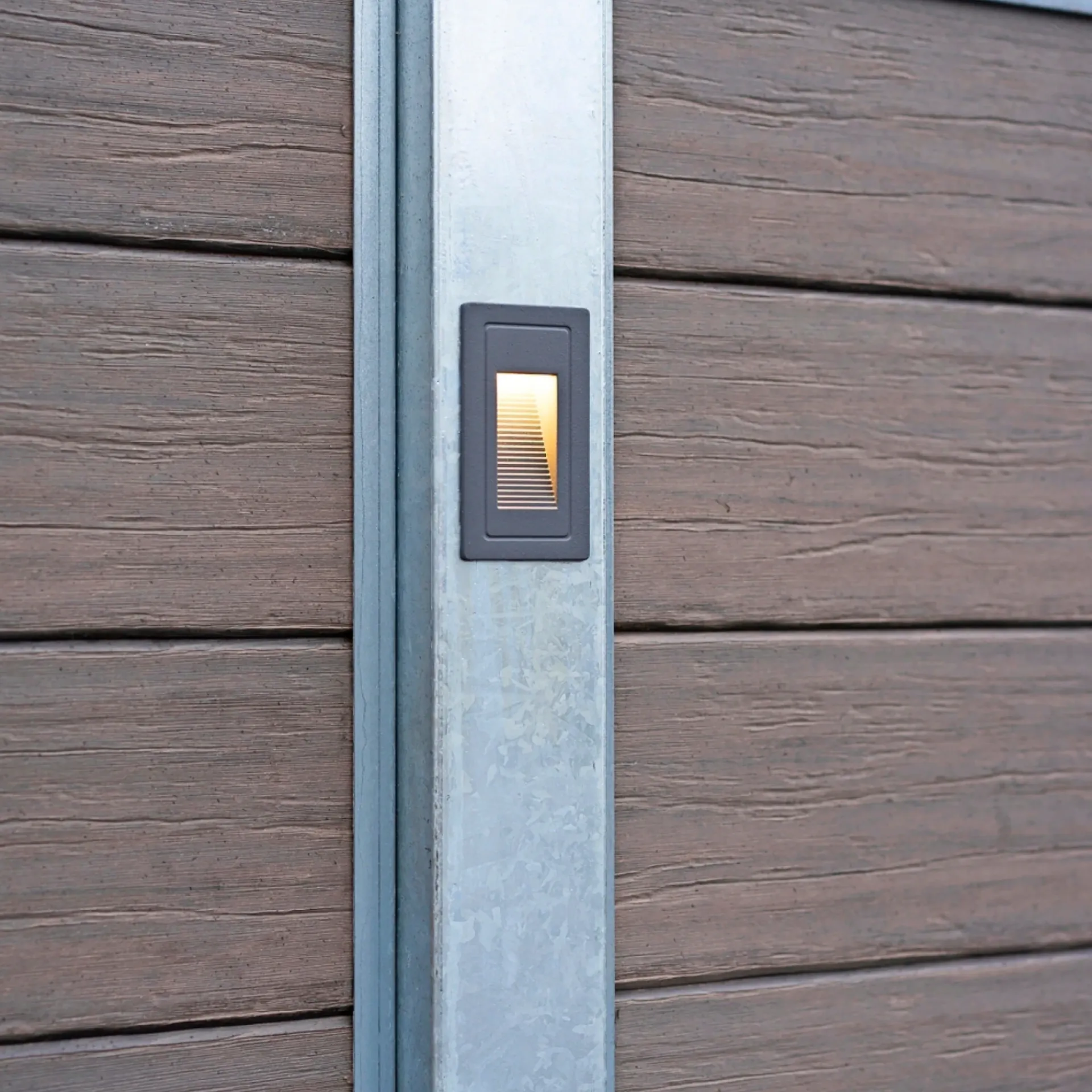 Wimex Komposithegn > STOLPE MED LYS TILBEHØR GALVANISERET 8 X 8 CM